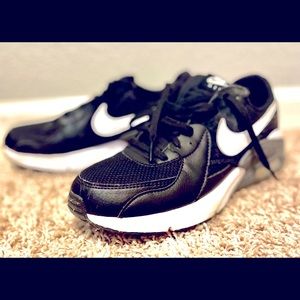 Nike Air Max. Women’s Size 8.
